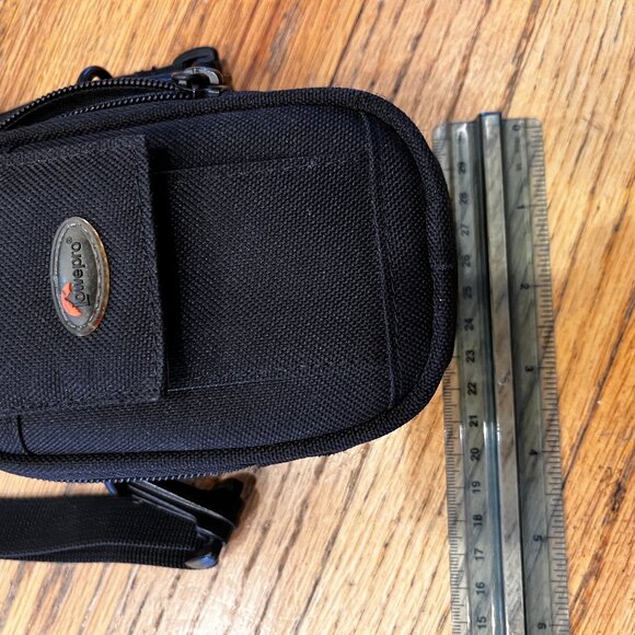 Lowerpro Small Black Portable Digital Camera Case with Adjustable Strap - Picture 12 of 12